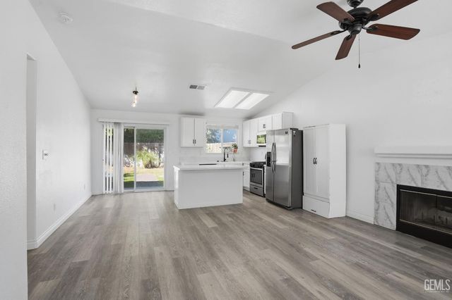 10600 Petalo Drive, Bakersfield, CA 93311