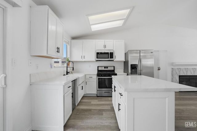 10600 Petalo Drive, Bakersfield, CA 93311