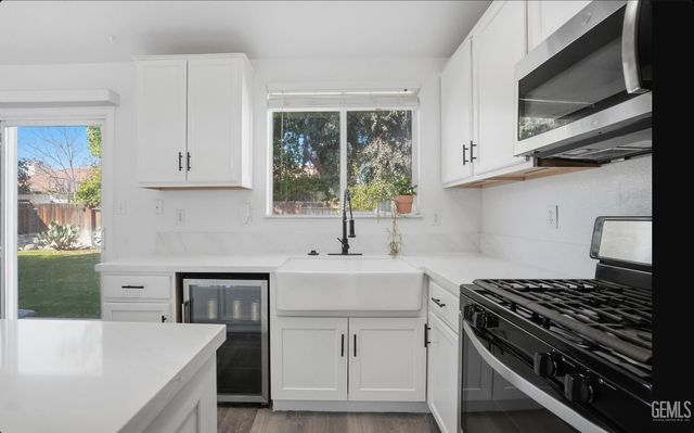 10600 Petalo Drive, Bakersfield, CA 93311