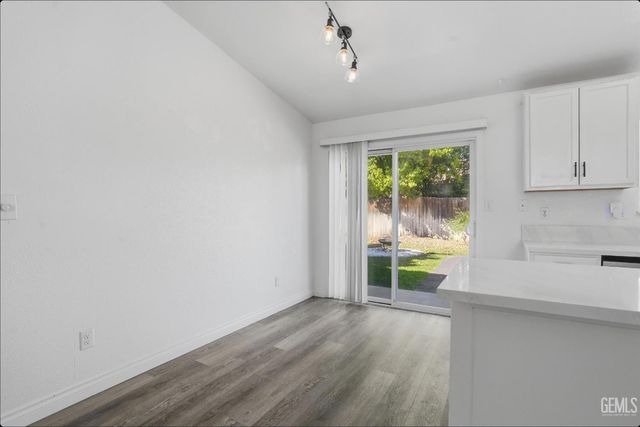 10600 Petalo Drive, Bakersfield, CA 93311