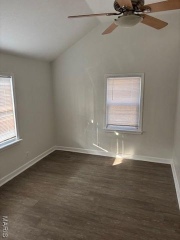 9547 Ridge Avenue, St Louis, MO 63114