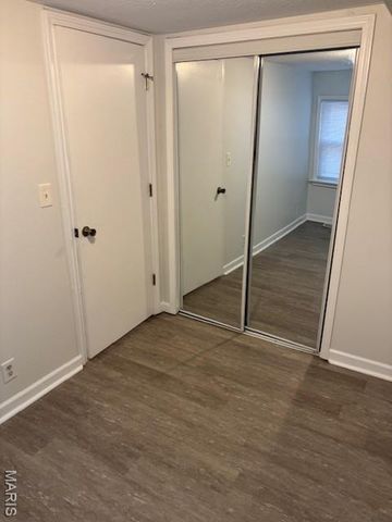 9547 Ridge Avenue, St Louis, MO 63114