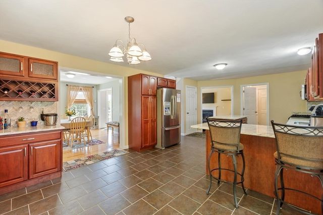 30 Morningside Dr, Haverhill, MA 01832