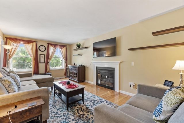 30 Morningside Dr, Haverhill, MA 01832