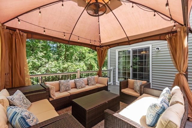 30 Morningside Dr, Haverhill, MA 01832