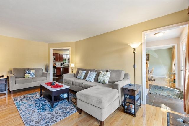 30 Morningside Dr, Haverhill, MA 01832