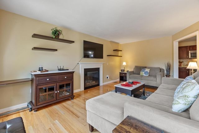 30 Morningside Dr, Haverhill, MA 01832