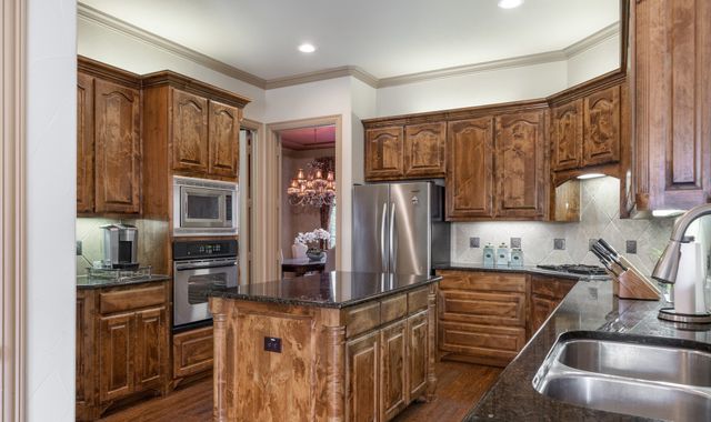 1016 Lady Lore Lane, Lewisville, TX 75056