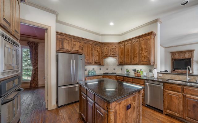 1016 Lady Lore Lane, Lewisville, TX 75056