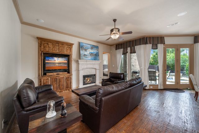 1016 Lady Lore Lane, Lewisville, TX 75056