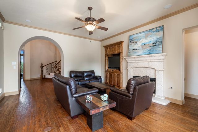 1016 Lady Lore Lane, Lewisville, TX 75056