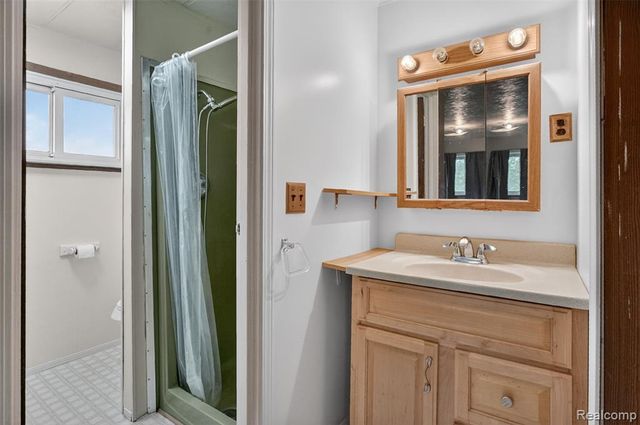 138 W Hunters Creek Road, Lapeer, MI 48446