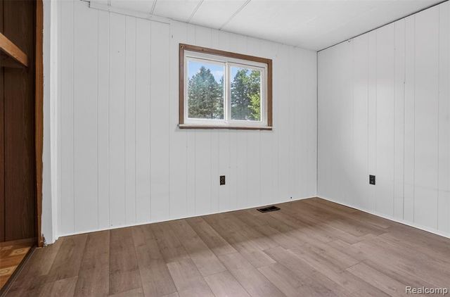 138 W Hunters Creek Road, Lapeer, MI 48446