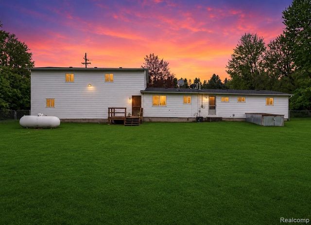 138 W Hunters Creek Road, Lapeer, MI 48446