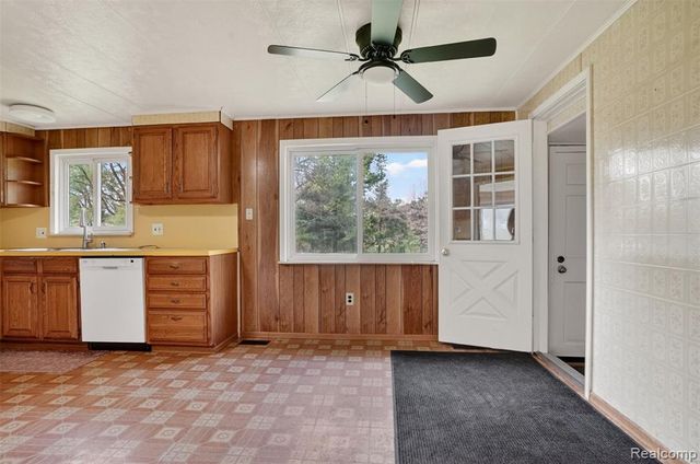 138 W Hunters Creek Road, Lapeer, MI 48446