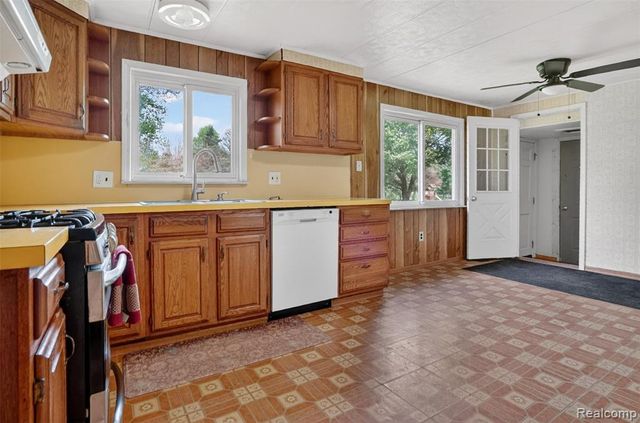 138 W Hunters Creek Road, Lapeer, MI 48446