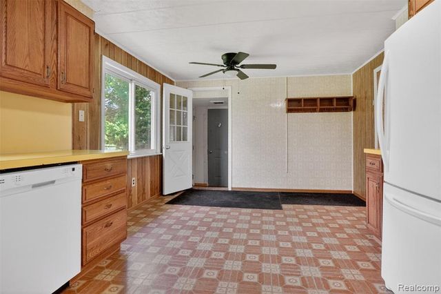 138 W Hunters Creek Road, Lapeer, MI 48446