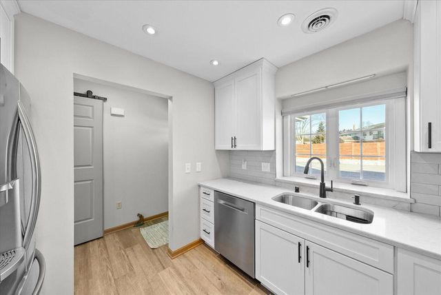 W68N915 Washington AVENUE, Cedarburg, WI 53012