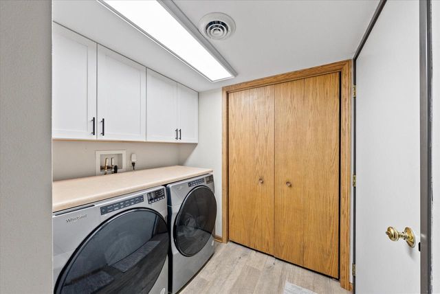 W68N915 Washington AVENUE, Cedarburg, WI 53012