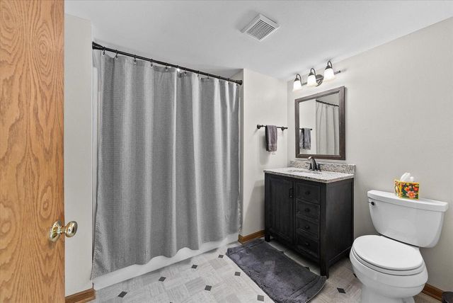 W68N915 Washington AVENUE, Cedarburg, WI 53012