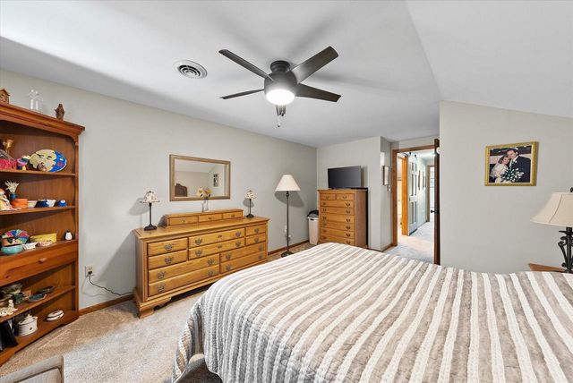 W68N915 Washington AVENUE, Cedarburg, WI 53012