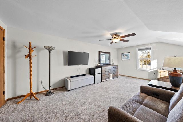 W68N915 Washington AVENUE, Cedarburg, WI 53012