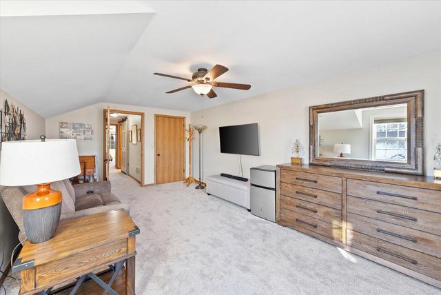 W68N915 Washington AVENUE, Cedarburg, WI 53012