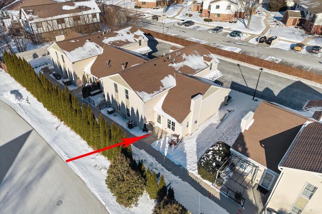 W68N915 Washington AVENUE, Cedarburg, WI 53012