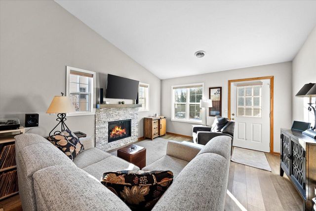 W68N915 Washington AVENUE, Cedarburg, WI 53012