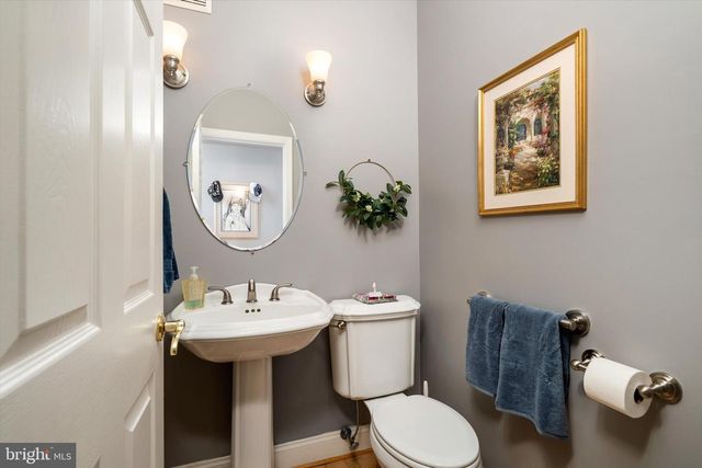 8 CARNEY WAY, Hamilton, NJ 08620
