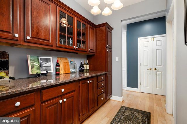 8 CARNEY WAY, Hamilton, NJ 08620