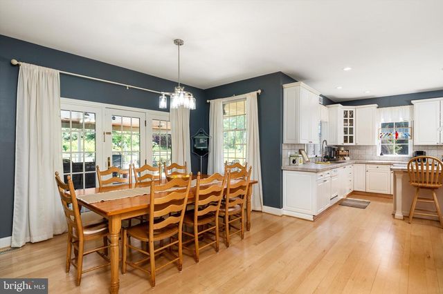 8 CARNEY WAY, Hamilton, NJ 08620