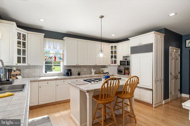 8 CARNEY WAY, Hamilton, NJ 08620