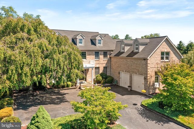 8 CARNEY WAY, Hamilton, NJ 08620