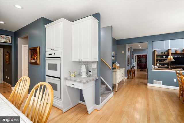 8 CARNEY WAY, Hamilton, NJ 08620