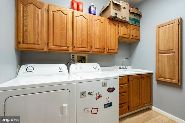 8 CARNEY WAY, Hamilton, NJ 08620