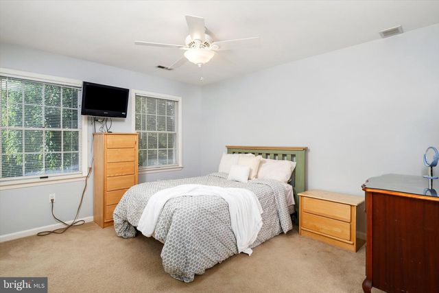 8 CARNEY WAY, Hamilton, NJ 08620