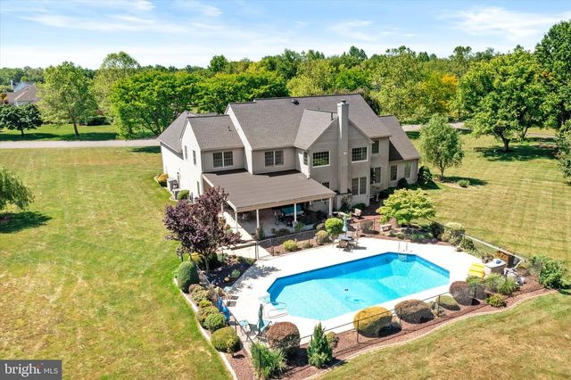 8 CARNEY WAY, Hamilton, NJ 08620
