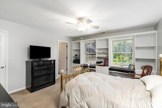 8 CARNEY WAY, Hamilton, NJ 08620