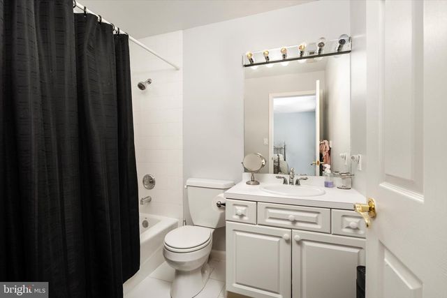8 CARNEY WAY, Hamilton, NJ 08620