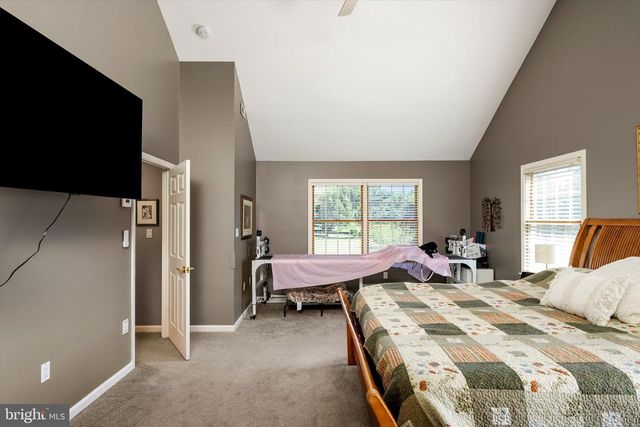 8 CARNEY WAY, Hamilton, NJ 08620