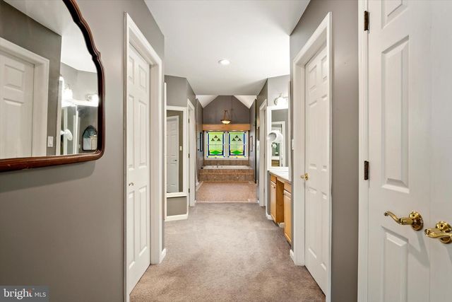 8 CARNEY WAY, Hamilton, NJ 08620