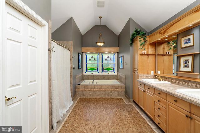 8 CARNEY WAY, Hamilton, NJ 08620