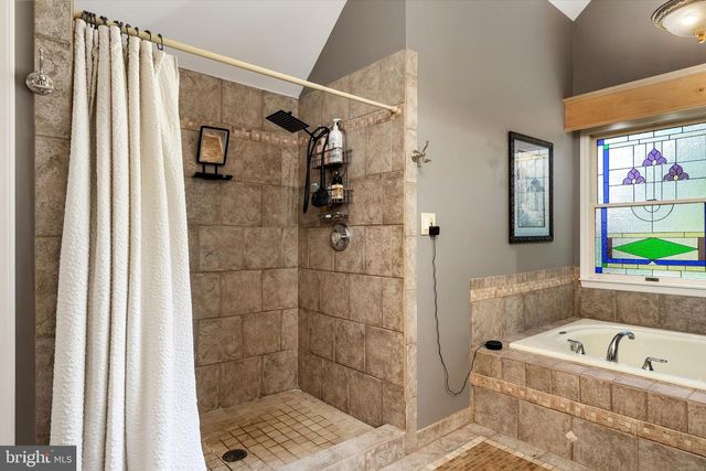 8 CARNEY WAY, Hamilton, NJ 08620