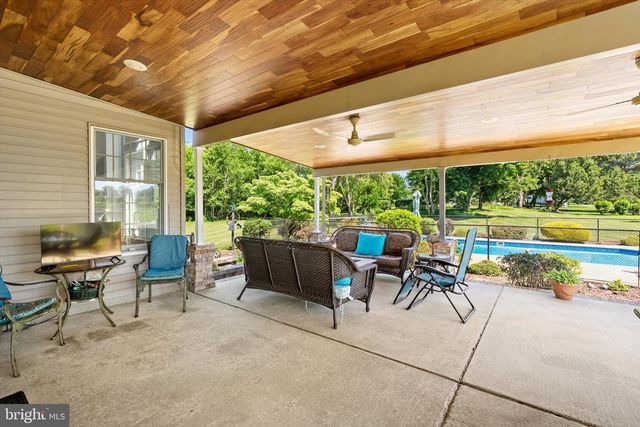 8 CARNEY WAY, Hamilton, NJ 08620
