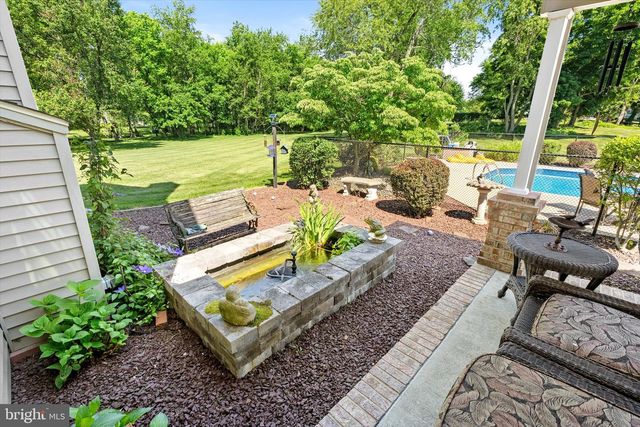 8 CARNEY WAY, Hamilton, NJ 08620