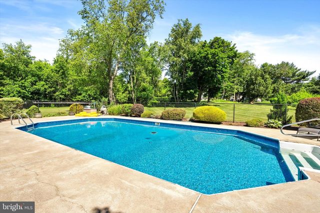 8 CARNEY WAY, Hamilton, NJ 08620