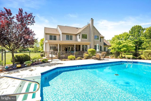 8 CARNEY WAY, Hamilton, NJ 08620