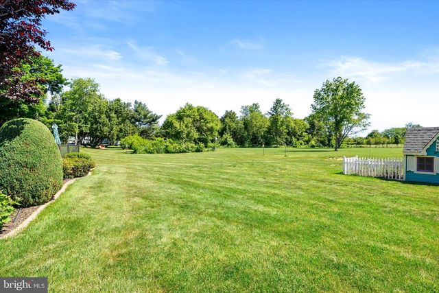 8 CARNEY WAY, Hamilton, NJ 08620