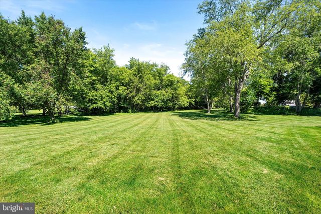 8 CARNEY WAY, Hamilton, NJ 08620